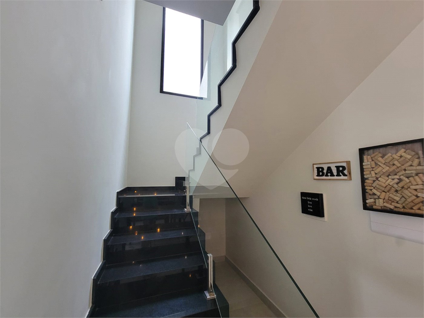 Casa à venda com 3 suítes no condomínio Villaggio Maranello, Vinhedo - SP