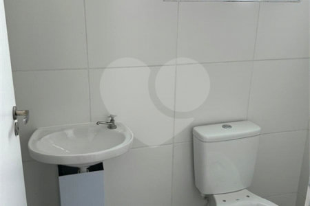 Casa à venda ou para alugar com 2 quartos no condomínio Residencial Caxangá 2, Suzano - SP