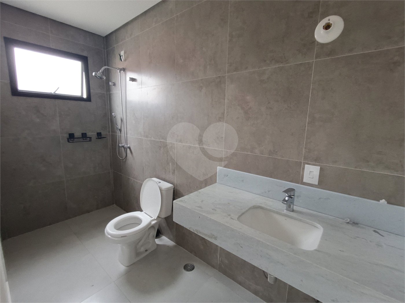 Casa à venda com 3 suítes no condomínio Altos de São Roque, São Roque - SP