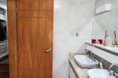 Casa à venda com 4 suítes no condomínio Pedra Grande, Atibaia - SP
