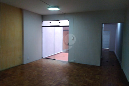 Sobrado à venda com 3 quartos em Vila Cordeiro, São Paulo, SP