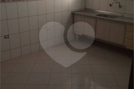 Sobrado à venda com 3 quartos, sendo 1 suíte, em Paulicéia, São Bernardo do Campo, SP