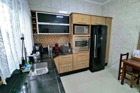 Sobrado à venda com 3 quartos, sendo 1 suíte,  em Residencial Colinas, Mogi das Cruzes, SP
