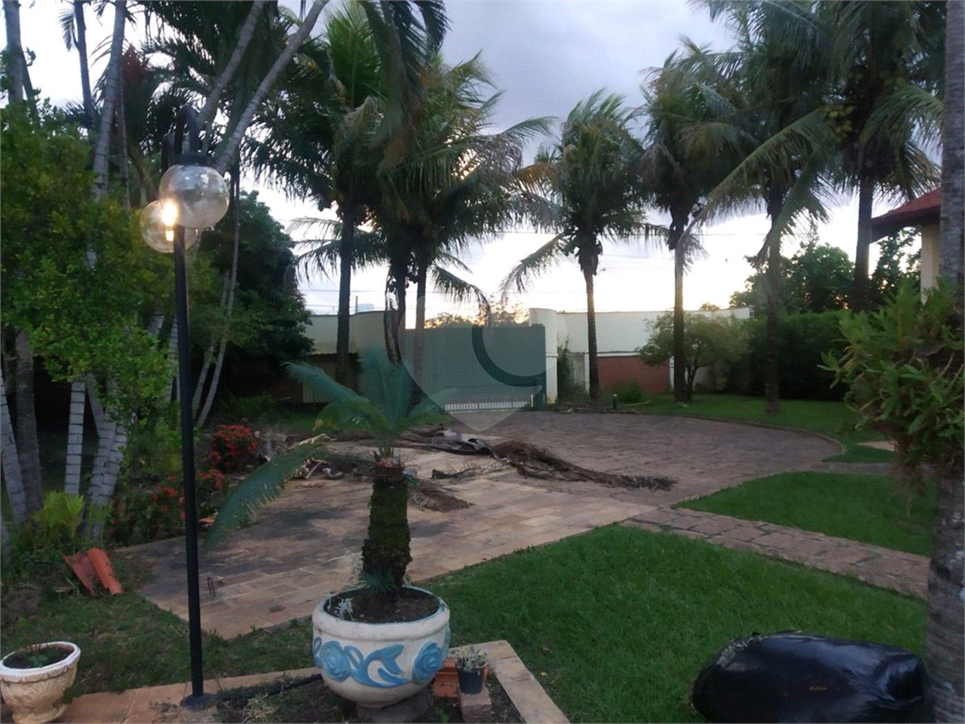 Casa à venda com 4 quartos, sendo 2 suítes,  no condomínio Acmti - Colinas do Mosteiro, Terras de Itaici e Recanto dos Pássaros, Indaiatuba - SP