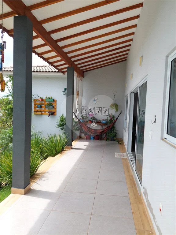 Casa à venda ou para alugar com 4 quartos, sendo 1 suíte, no condomínio Colinas de Inhandjara, Itupeva - SP