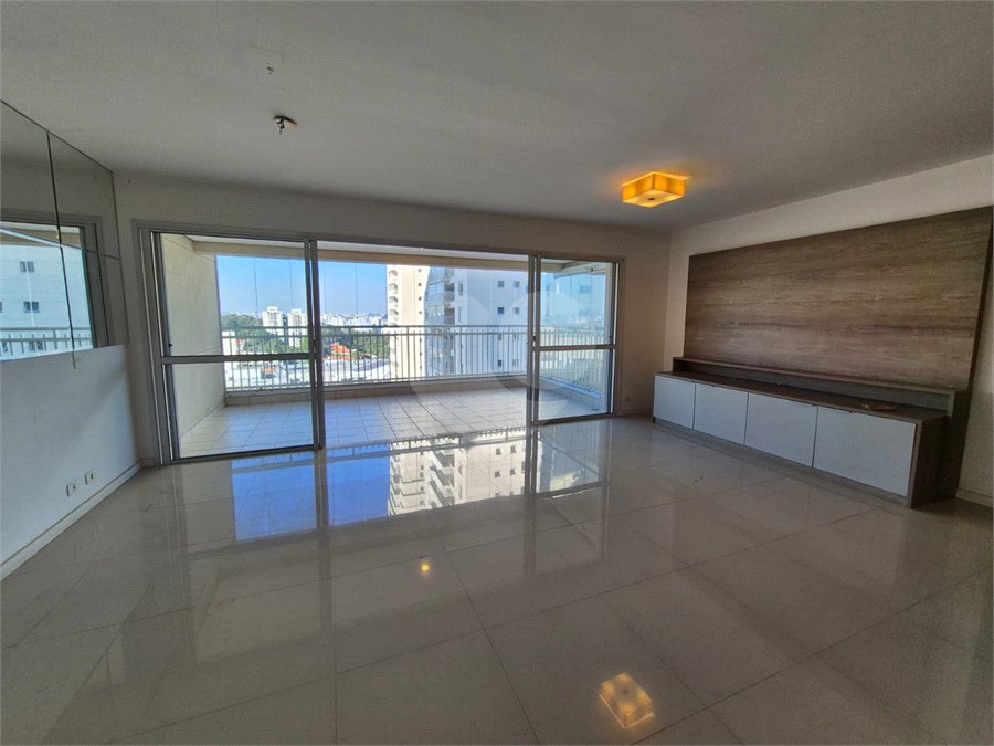 Apartamento à venda com 3 quartos, sendo 1 suíte,  em Jardim Olympia, São Paulo, SP