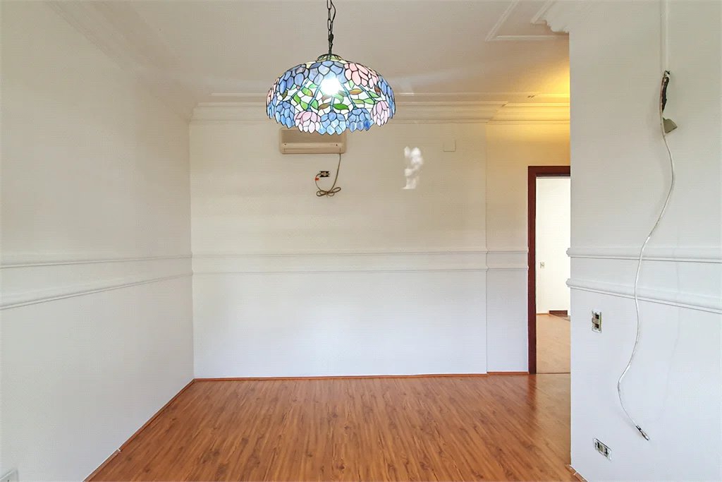 Casa à venda com 4 quartos, sendo 3 suítes,  no condomínio Vila das Flores, São Paulo - SP