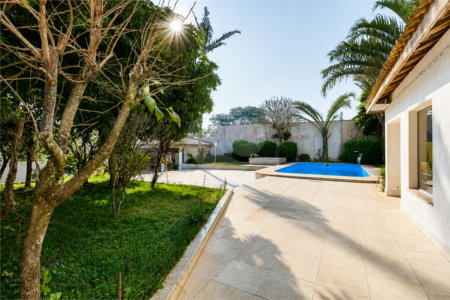Casa Térrea à venda com 4 quartos, sendo 2 suítes, em Interlagos, São Paulo, SP