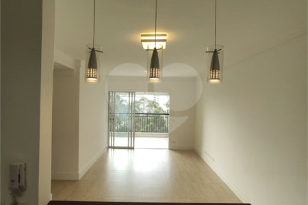 Apartamento à venda ou para alugar com 3 quartos, sendo 1 suíte,  em Parque Reboucas, São Paulo, SP