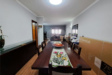 Sobrado à venda com 3 quartos, sendo 1 suíte, em Vila Gomes Cardim, São Paulo, SP