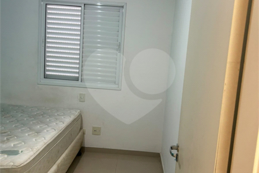 Casa à venda com 3 quartos, sendo 1 suíte,  no condomínio Village St. Louis, São Paulo - SP