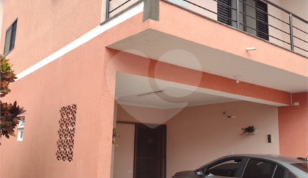 Sobrado à venda com 2 quartos, sendo 1 suíte,  em Jardim Márcia, Suzano, SP