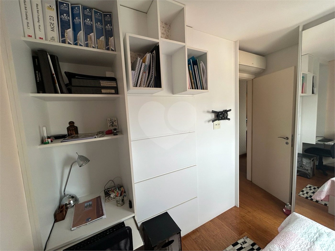 Apartamento à venda com 2 quartos, sendo 1 suíte,  em Vila Romana, São Paulo, SP
