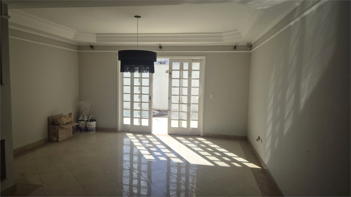 Sobrado à venda com 4 quartos, sendo 2 suítes, em Jardim Virginia Bianca, São Paulo, SP
