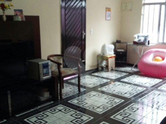 Sobrado à venda com 3 quartos em Parque Peruche, São Paulo, SP