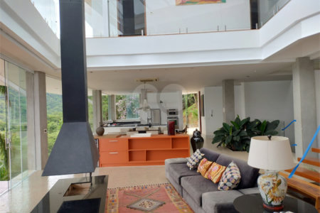 Casa à venda com 4 suítes em Praia Vermelha, Ubatuba, SP