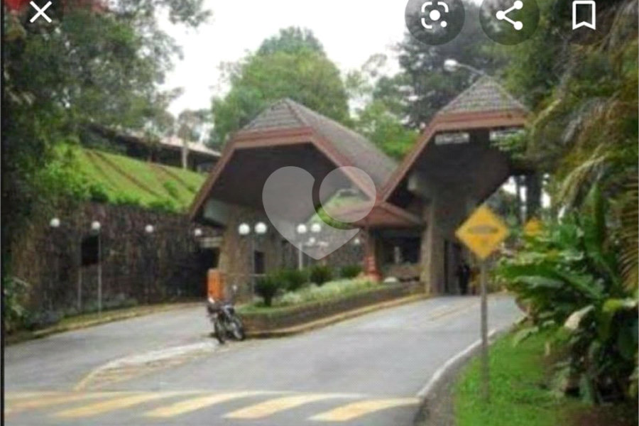 Casa à venda com 3 quartos, sendo 2 suítes, no condomínio Alpes da Cantareira, Mairiporã - SP