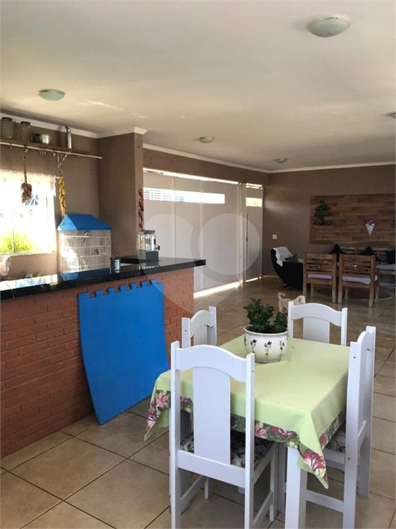 Casa à venda com 4 quartos, sendo 3 suítes, no condomínio Serra da Estrela, Atibaia - SP
