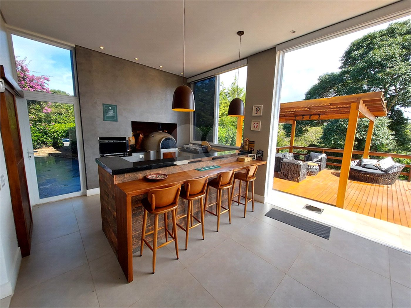 Casa à venda ou para alugar com 4 suítes no condomínio Jardim Primavera, Louveira - SP