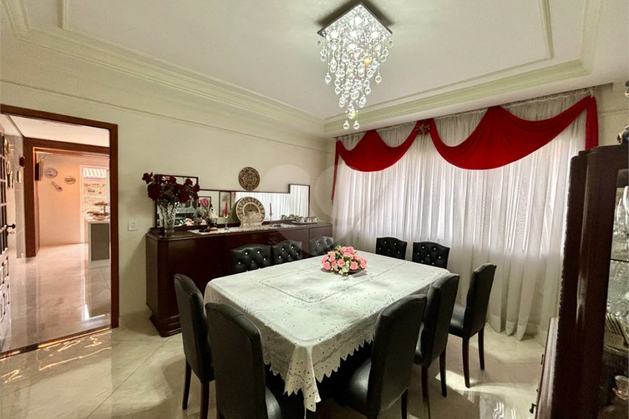 Casa à venda com 4 quartos, sendo 3 suítes, no condomínio Tremembé, São Paulo - SP