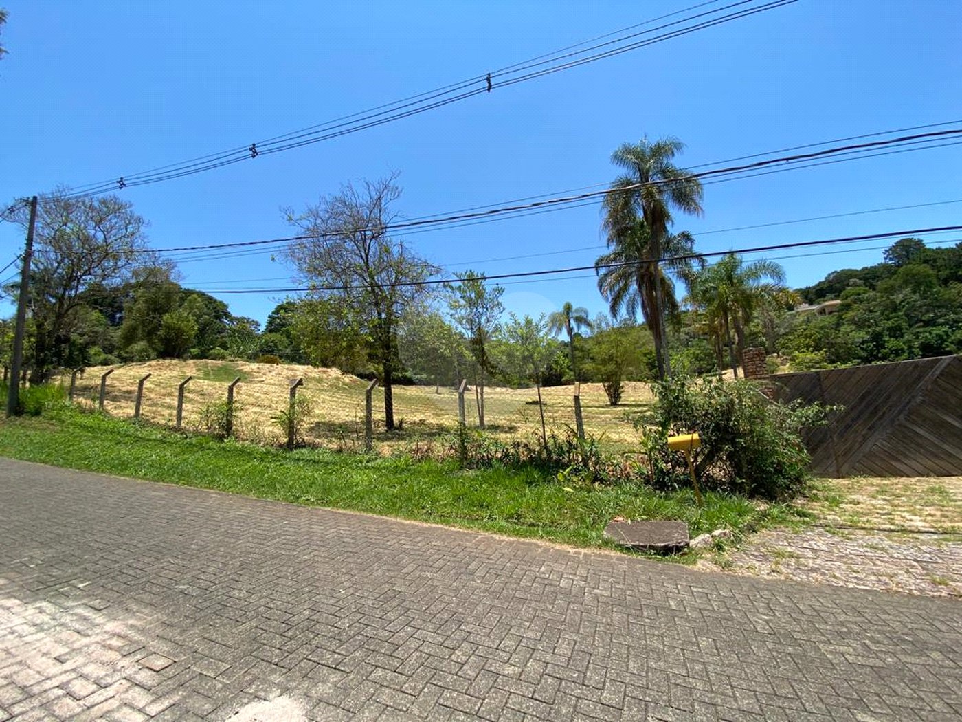 Terreno à venda no condomínio Vale da Santa Fé, Vinhedo - SP