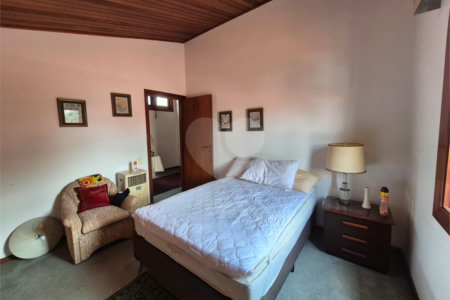 Casa de Vila à venda ou para alugar com 4 quartos, sendo 2 suítes,  em Jardim Leonor, São Paulo, SP