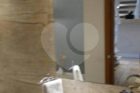 Sobrado à venda com 4 quartos, sendo 3 suítes, em Cambuci, São Paulo, SP
