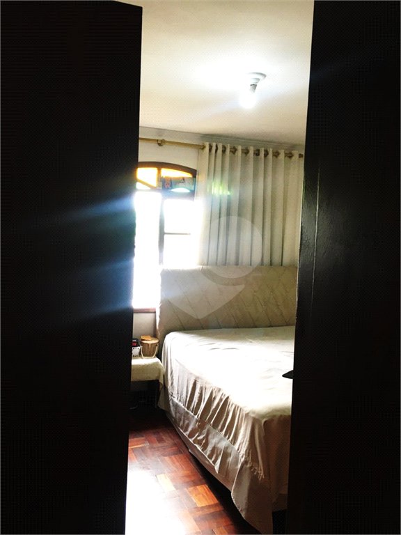 Sobrado à venda com 4 quartos, sendo 1 suíte,  em Vila Gomes, São Paulo, SP