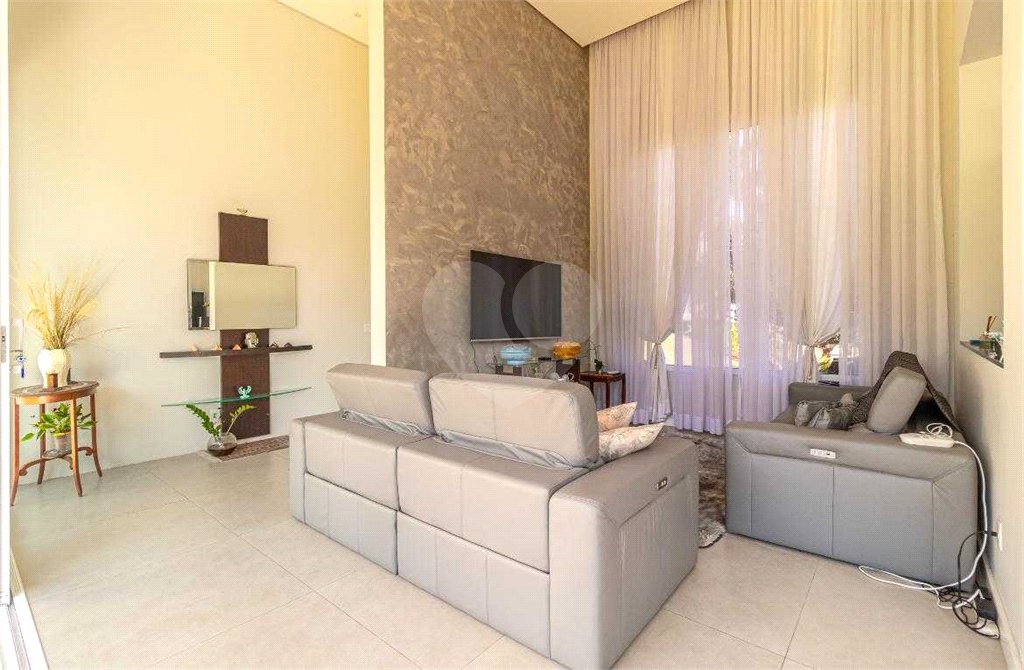 Casa à venda com 3 quartos, sendo 1 suíte, no condomínio Vale do Lago, Sorocaba - SP