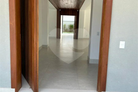 Casa à venda com 4 quartos, sendo 2 suítes, no condomínio Swiss Park, São Bernardo do Campo - SP