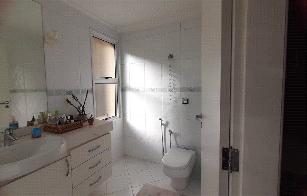 Casa à venda ou para alugar com 4 quartos, sendo 2 suítes, em City América, São Paulo, SP