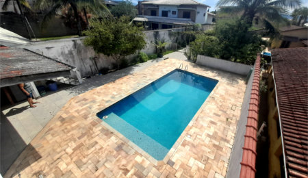 Casa à venda com 3 quartos no Centro, Peruíbe, SP