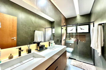 Casa à venda com 3 suítes no condomínio Reserva Santa Maria, Jandira - SP