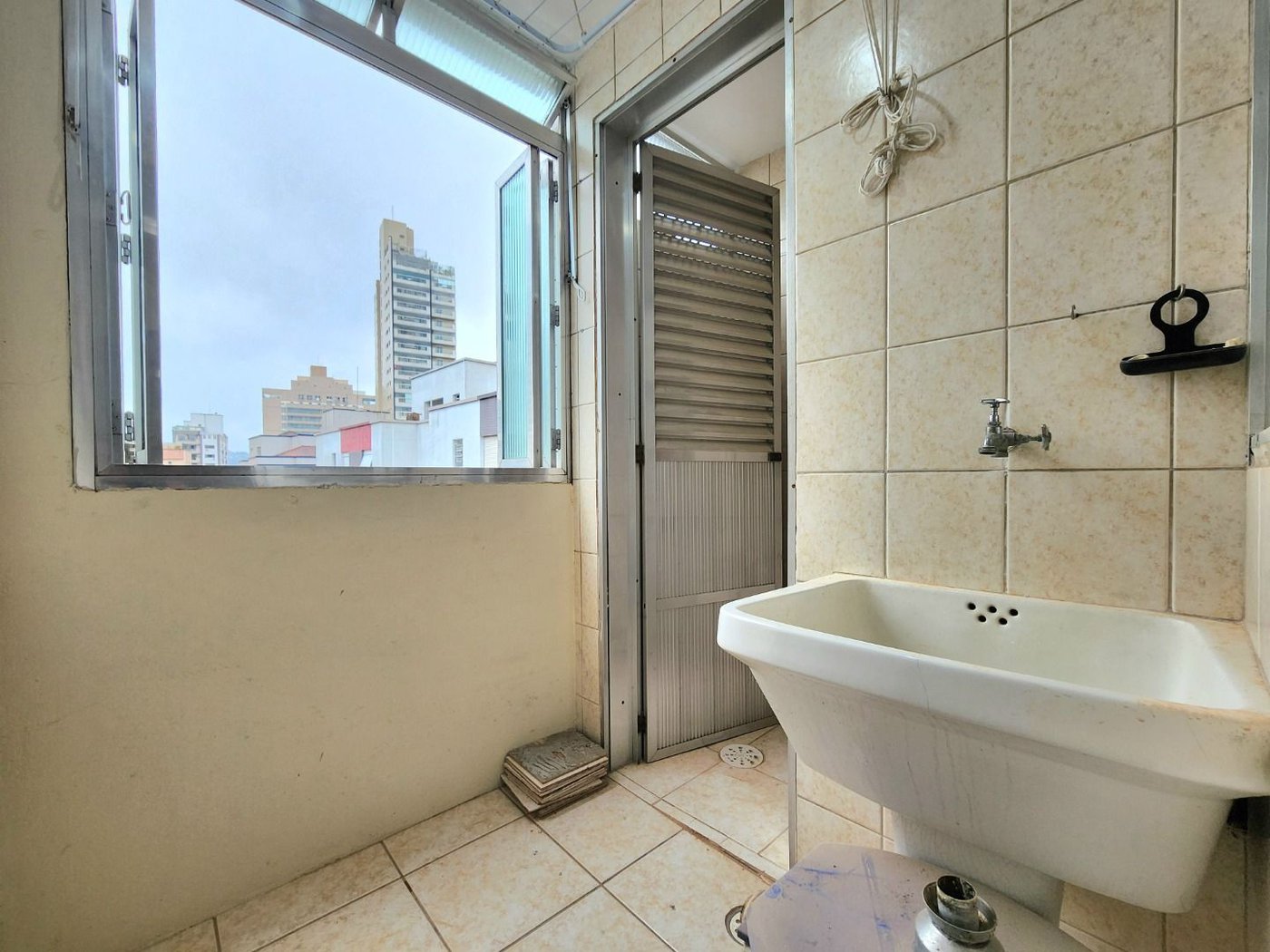Apartamento próximo da praia com 1 dormitório, 2 banheiros à venda, 55 m² por R$ 420.000 - Pompéia - Santos/SP
