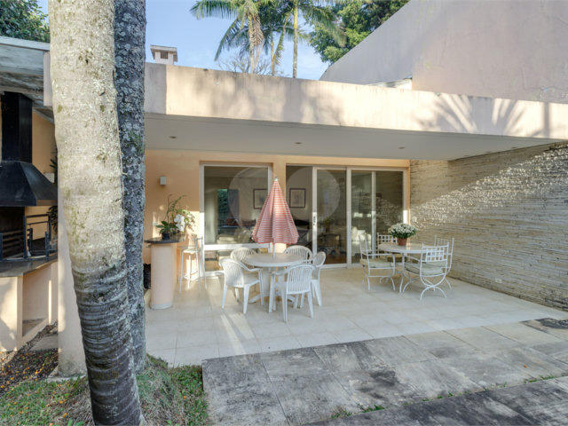 Casa à venda com 4 quartos, sendo 2 suítes,  em Chácara Monte Alegre, São Paulo, SP