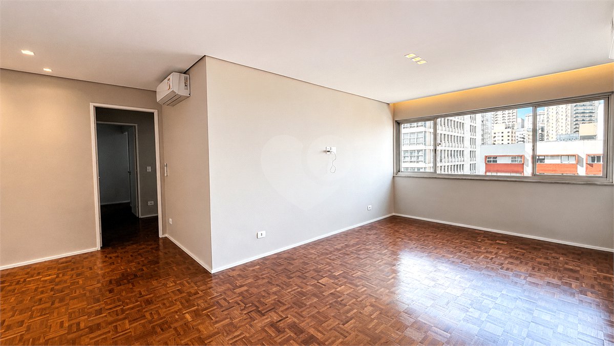 Apartamento à venda com 3 quartos, sendo 1 suíte, em Jardim Paulista, São Paulo, SP