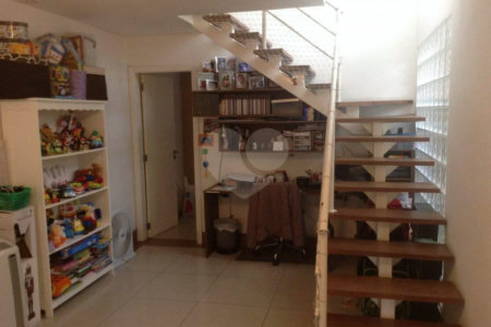 Sobrado à venda com 3 quartos, sendo 1 suíte, em Vila Mazzei, São Paulo, SP