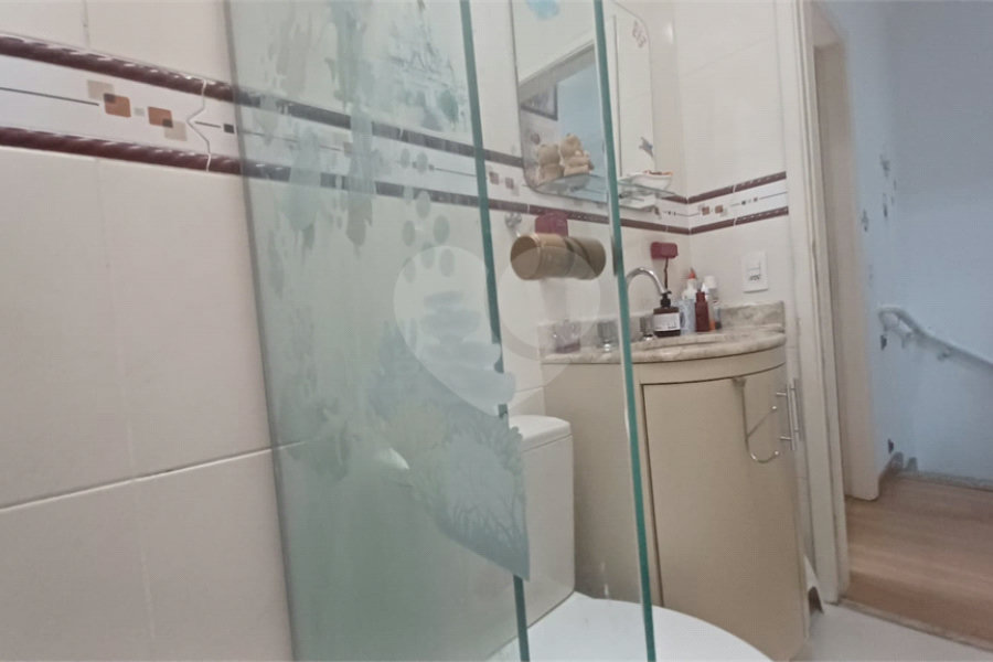 Casa à venda com 3 quartos, sendo 1 suíte, no condomínio Santanna, São Paulo - SP