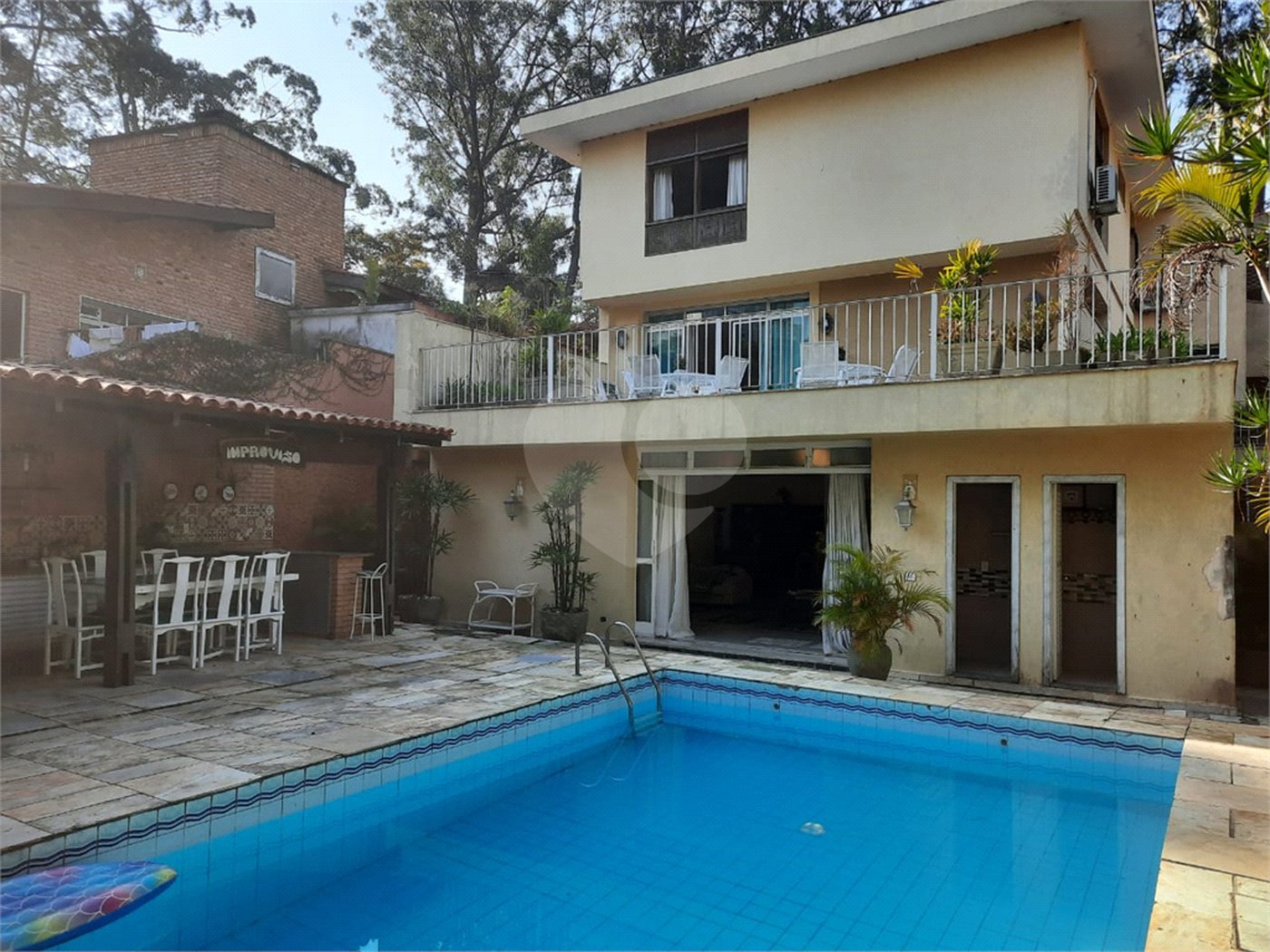 Sobrado à venda com 5 quartos, sendo 3 suítes, em Jardim Marajoara, São Paulo, SP