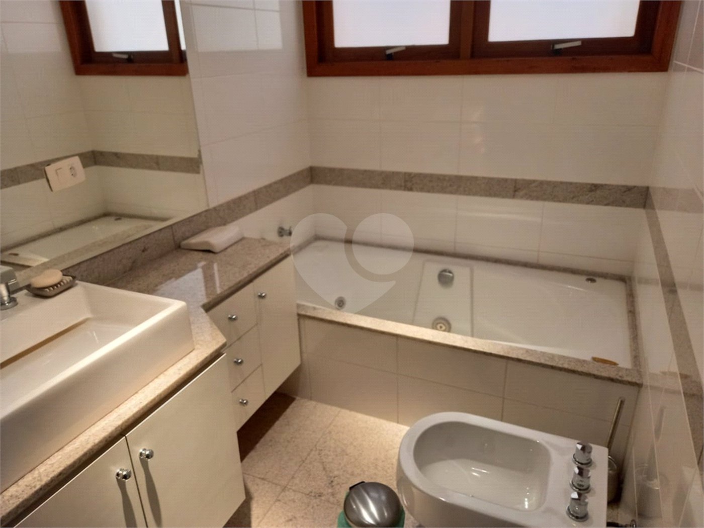 Casa à venda com 5 quartos, sendo 4 suítes, em Jardim São Bento, São Paulo, SP