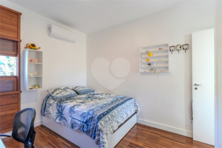 Sobrado à venda com 3 quartos, sendo 1 suíte, em Alto da Boa Vista, São Paulo, SP
