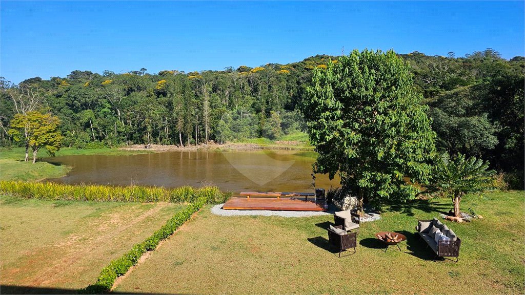 Casa à venda com 3 suítes no condomínio Lagú, São Roque - SP