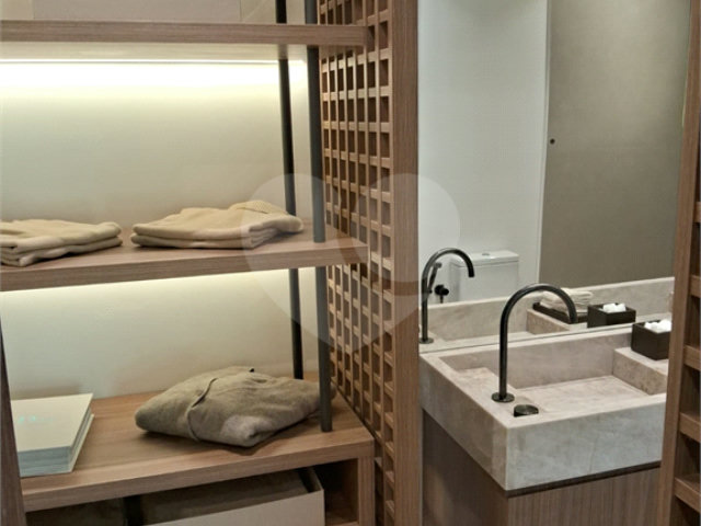 Apartamento à venda com 3 suítes em Moema, São Paulo, SP