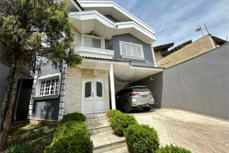 Sobrado à venda com 4 quartos, sendo 3 suítes,  em Vila Áurea, Poá, SP