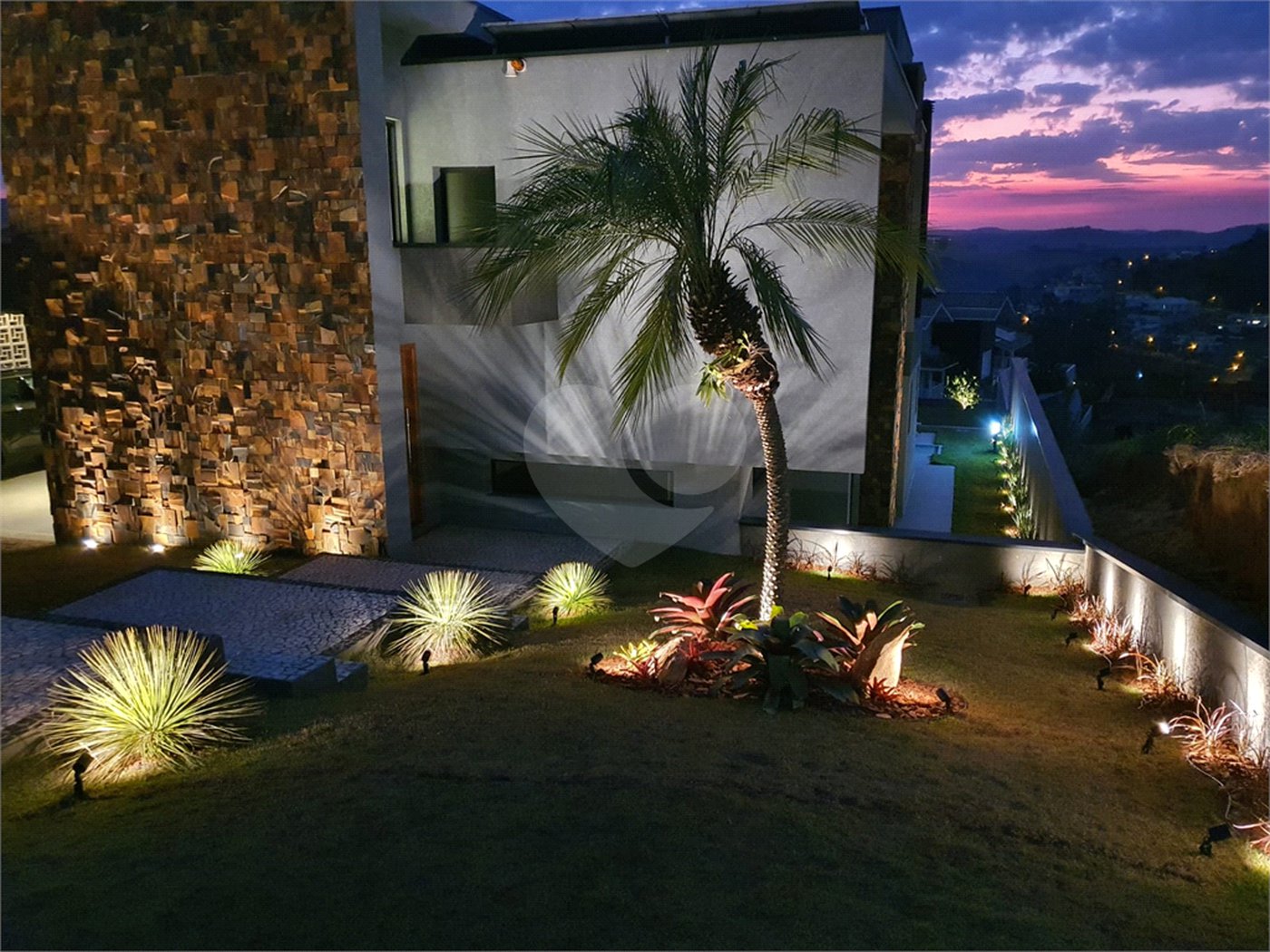 Casa à venda com 4 suítes no condomínio Porto Atibaia, Atibaia - SP