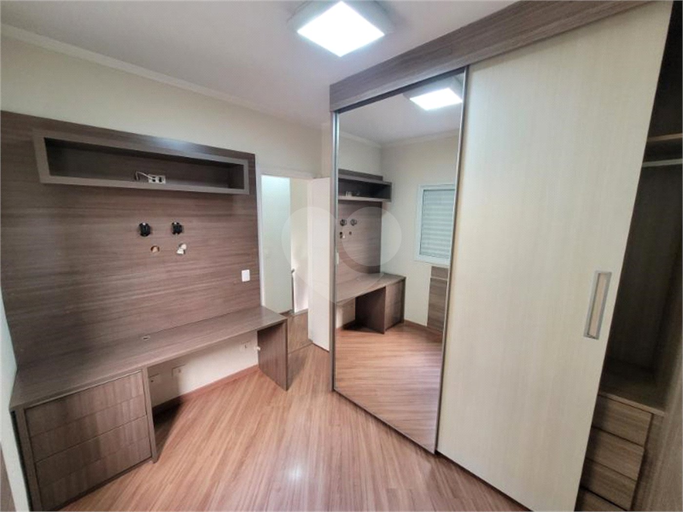 Casa à venda com 3 quartos, sendo 1 suíte,  no condomínio Maximus I, São Paulo - SP