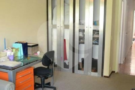 Casa à venda com 4 quartos, sendo 3 suítes, em Jardim Leonor, São Paulo, SP