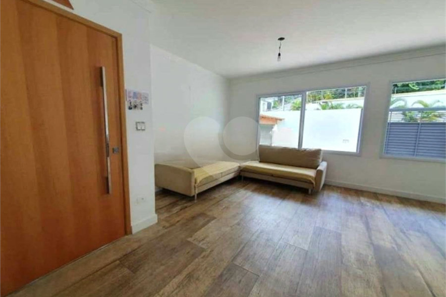 Sobrado à venda com 4 quartos, sendo 3 suítes, em Tremembé, São Paulo, SP