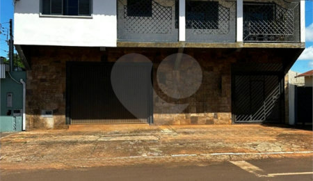 Sobrado à venda com 6 quartos, sendo 1 suíte, no Centro, Ponta Porã, MS