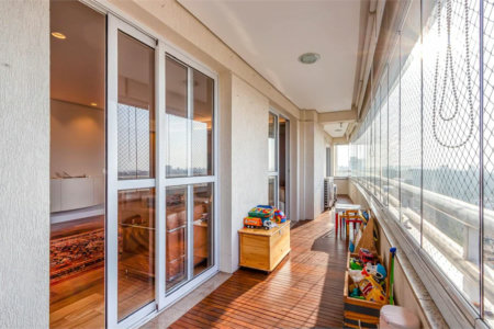 Apartamento à venda com 4 quartos, sendo 3 suítes, em Real Parque, São Paulo, SP